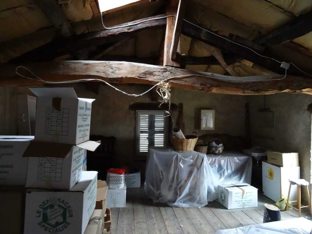 Combles avant travaux, Ennezat (63), par Cot A Cot Architecture d'intérieur.