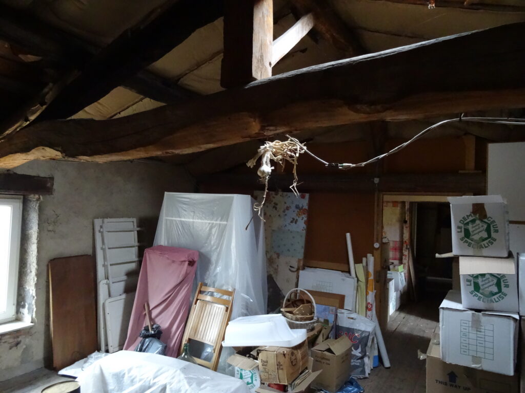 Combles avant travaux, Ennezat (63), par Cot A Cot Architecture d'intérieur.