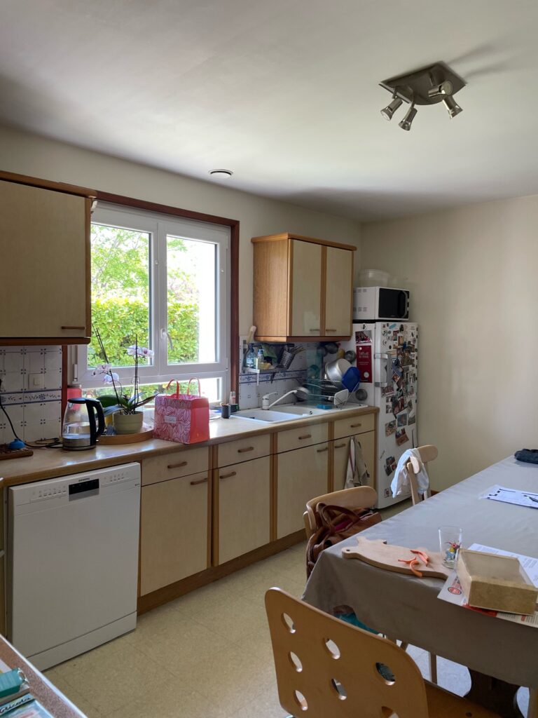 Rénovation d'une cuisine (photo avant travaux), à Riom, par Cot A Cot Architecture d'intérieur.