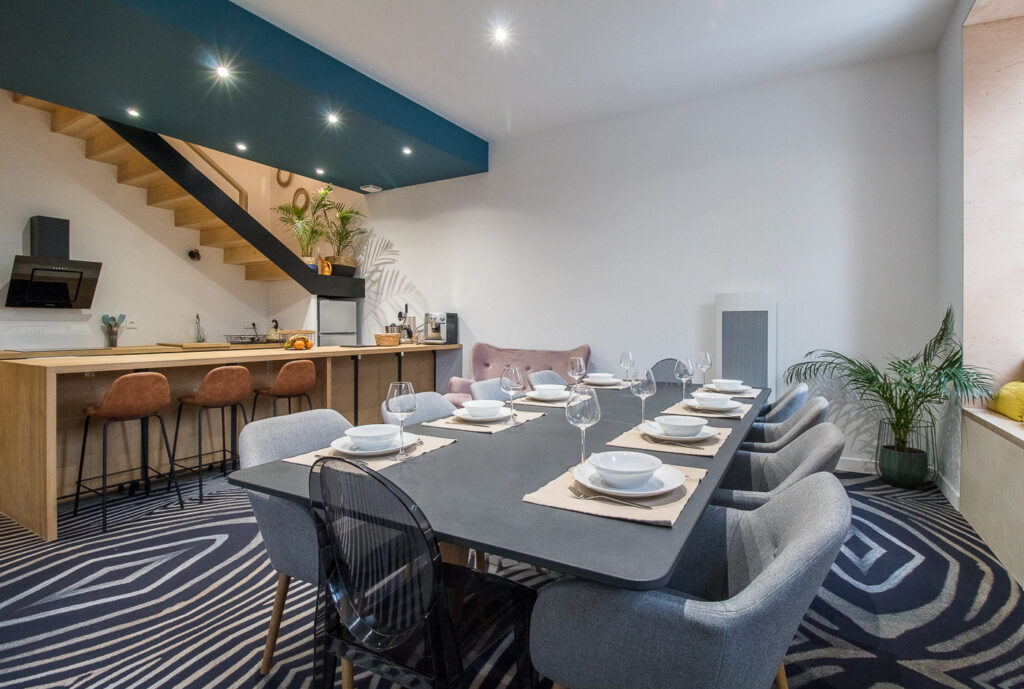 Salle à manger cuisine, gîte de France, Billom (63),par Cot A Cot Architecture d'intérieur.