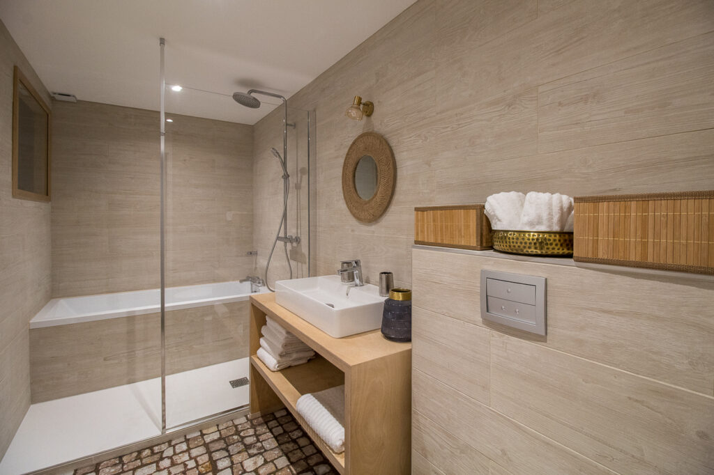 Salle de bain, gîte de France, Billom (63),par Cot A Cot Architecture d'intérieur.