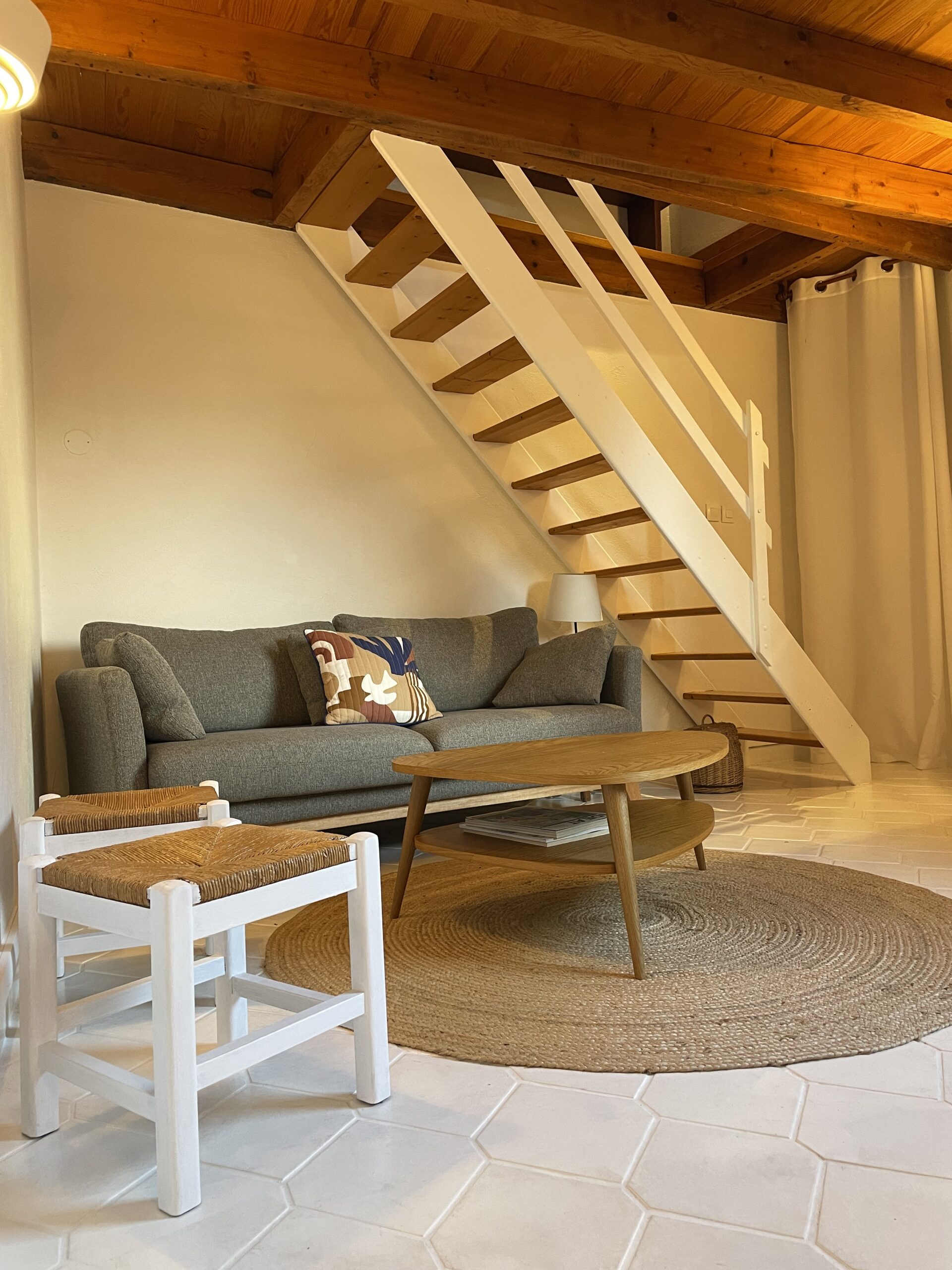 Salon avant home staging, Châtelguyon (63), par Cot a Cot architecture d'intérieur.