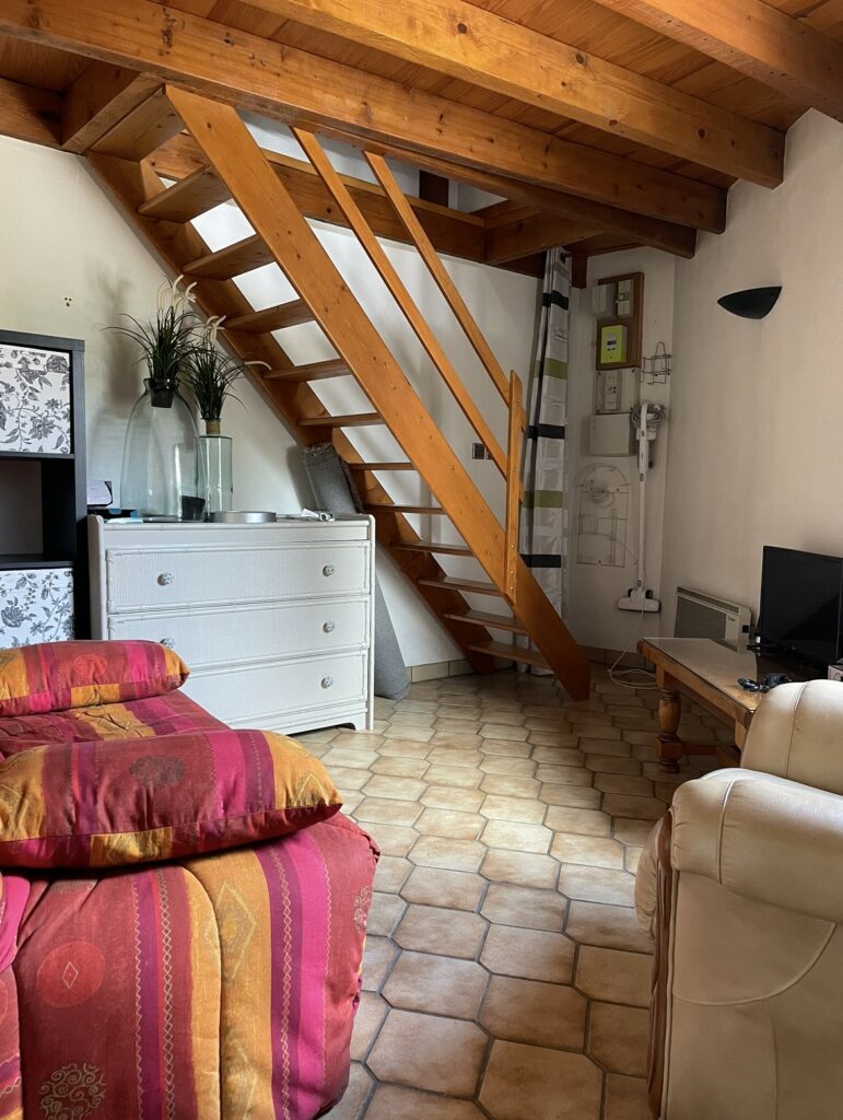 Salon avant home staging, Châtelguyon (63), par Cot a Cot architecture d'intérieur.