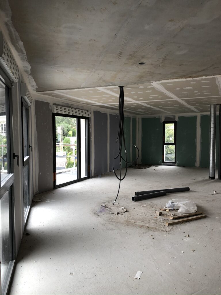 Phase travaux , appartement neuf, Châtelguyon (63), par Cot A Cot Architecture d'intérieur.